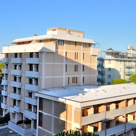 Condominio Bristol Бибионе Екстериор снимка