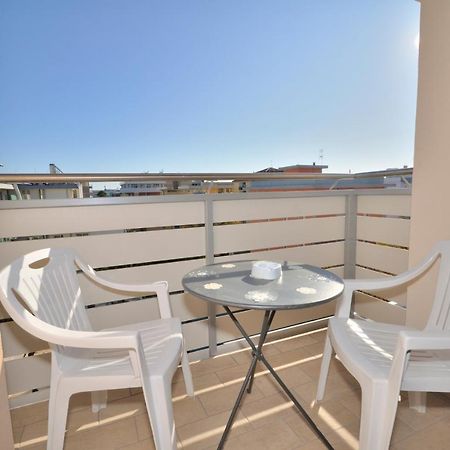 Condominio Bristol Бибионе Екстериор снимка