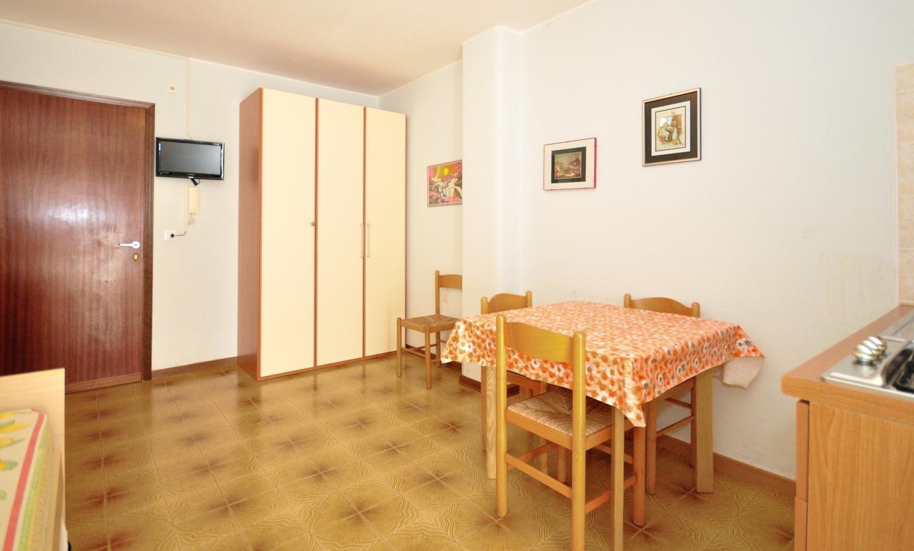 Condominio Bristol Бибионе Екстериор снимка