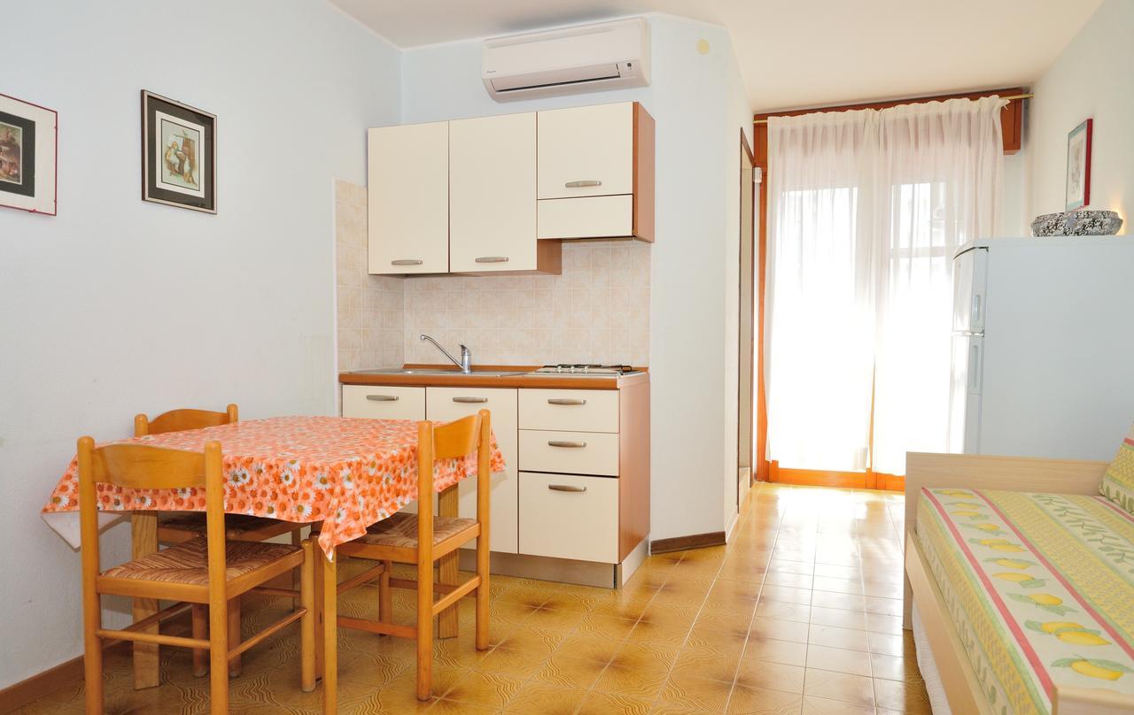 Condominio Bristol Бибионе Екстериор снимка